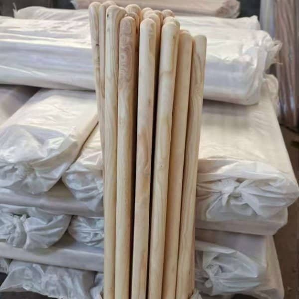 Smooth rounded-end polished solid wooden spade handle from professional wooden spade handle manufacturers