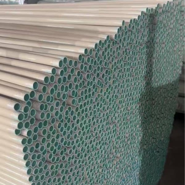 High-volume light-colored plastic broom handles with smooth finishes, supplied by a reliable customized plastic long handled sweeping broom factory