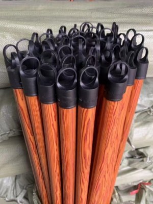 Professional broomstick manufacturers supply bulk durable pvc coated wooden broomsticks with plastic hanging caps for cleaning tools