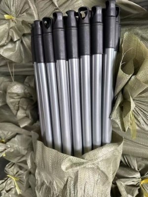 Mop handle manufacturer supplies bulk durable silver metal mop handles with plastic hanging caps for cleaning tools