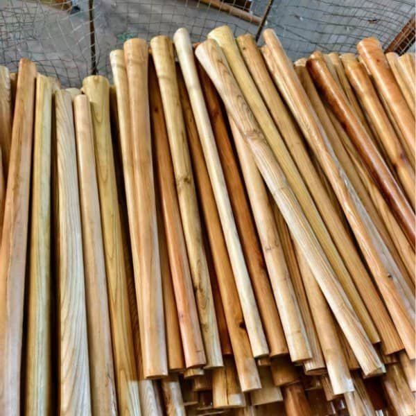 Reliable pick axe handle suppliers offer bulk varnished wooden pick axe handles with smooth grip, factory wholesale for construction & gardening tools