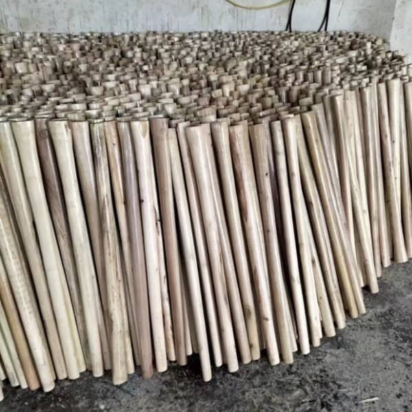 Factory wholesale bulk wooden pick axe handles with large inventory from reliable pick axe handle suppliers, ready for construction and gardening tool projects