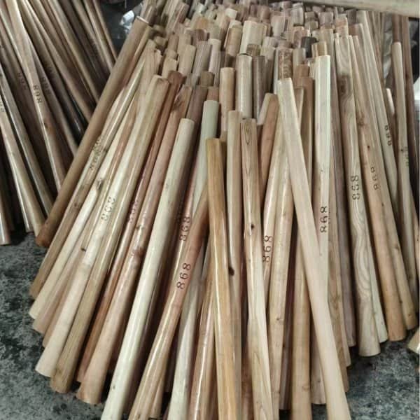 Reliable pick axe handle suppliers provide wholesale bulk wooden pick axe handles with clear size markings, ready stock for construction & gardening tools