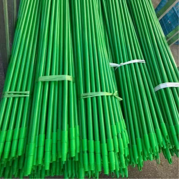 Green telescopic broom handle manufacturer supply, adjustable length cleaning tool handles with threaded ends for brooms and mops