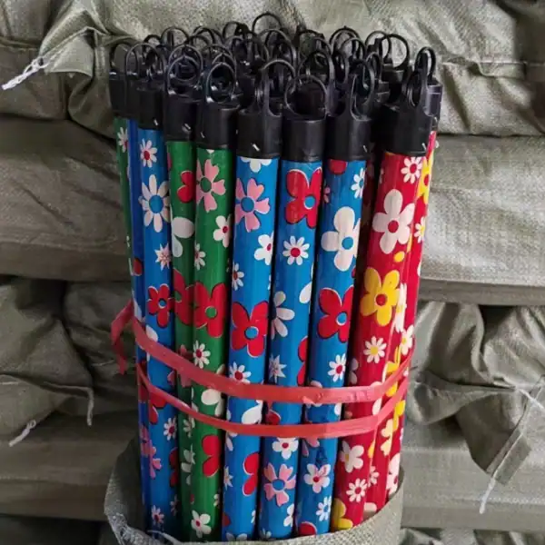 Bulk colorful flower coated wooden broomsticks produced by China factory, wholesale broom handles supplied to broomstick manufacturers india for hotel, warehouse and commercial sanitation cleaning