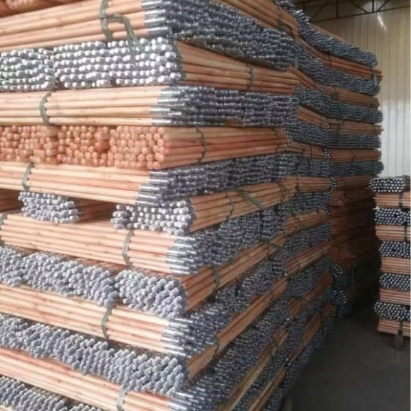 Bulk varnished wooden broom handles with metal threaded tips, produced in China and supplied to wooden handle manufacturers in usa for wholesale cleaning tools