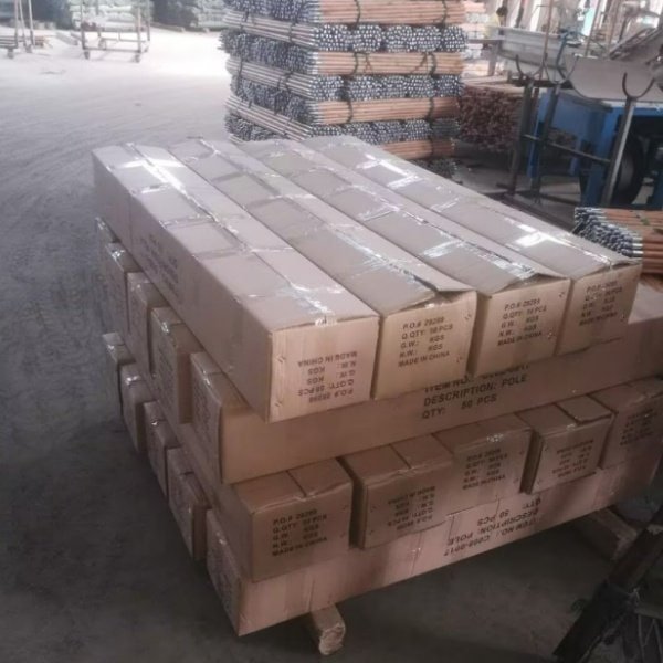 Export-ready wooden cleaning tool handles with standard packaging, made in China and supplied to wooden handle manufacturers in usa for reliable wholesale supply