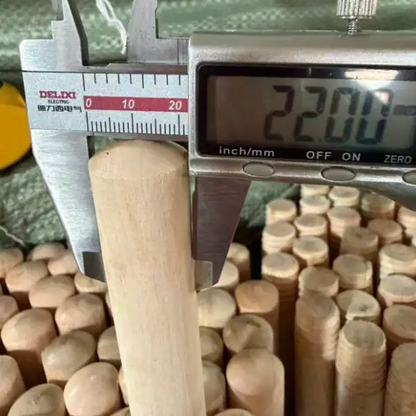 Wooden floor brush handle exporters: 22mm diameter smooth natural wooden broom handles with precision caliper measurement