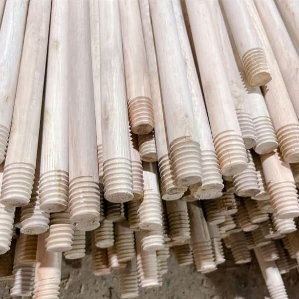Wholesale wooden broom handles with consistent threaded end for broom handle, OEM-ready for cleaning tools