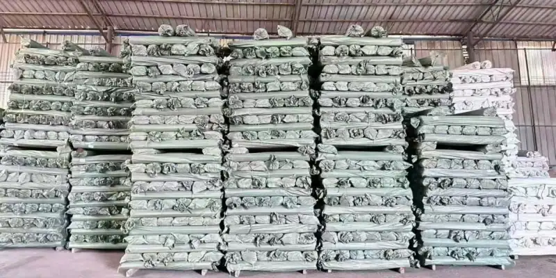 Bulk packed wood handle tools ready for export from our factory warehouse