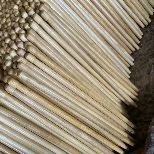 Smooth finished wooden tool poles, crafted from the best wood for tool handles for export wholesale garden and cleaning tools