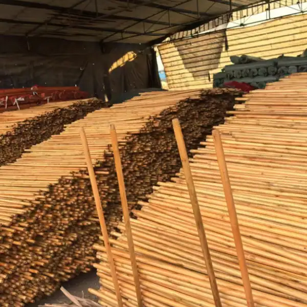 Large Stock of High-Quality Painted Broom Handle, Varnished Wooden Broom Sticks from Factory