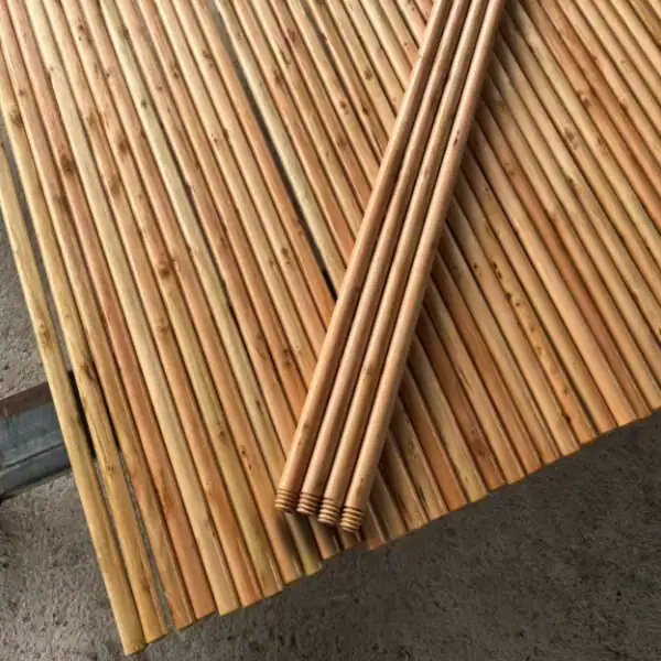 Export Grade Generic Broom Stick Paint Pole, Threaded Varnished Wooden Handles for Global Wholesale