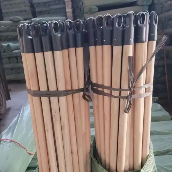 Natural wooden broom handle suppliers supply bundled natural wooden broom handles with 7 cm black plastic caps bundled for export