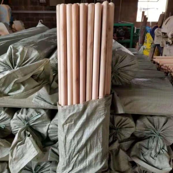 Seaworthy woven‑bag packed finished eucalyptus tapered broom handles ready for export, produced by experienced tapered broom handle manufacturers
