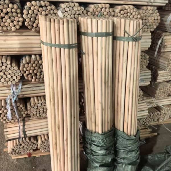 High quality natural solid wood mop handles packaged in bundles, Chinese factory supply for wood handle manufacturers in dominican republic wholesale cleaning accessories
